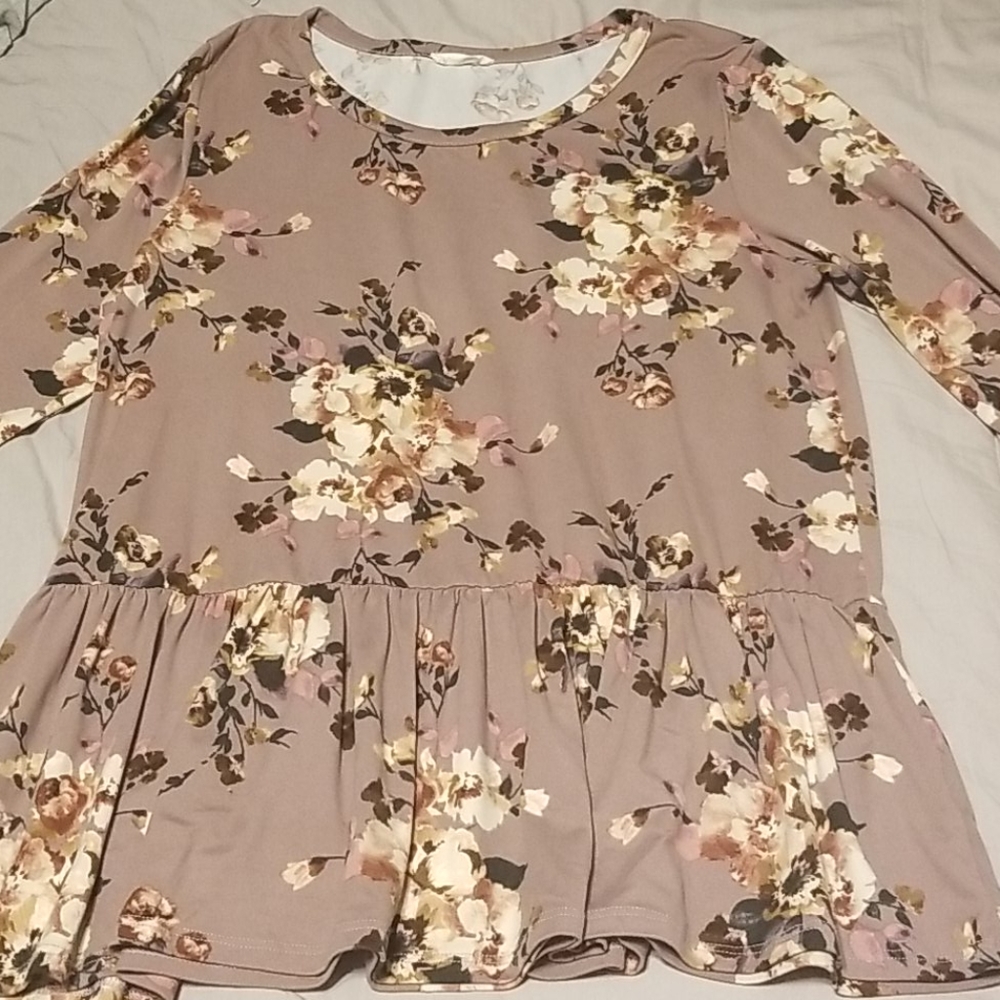 Le Amis Floral top